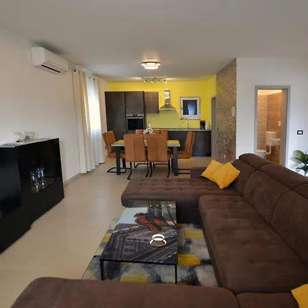 Emilio Apartment