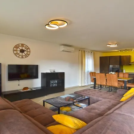 Emilio Apartment