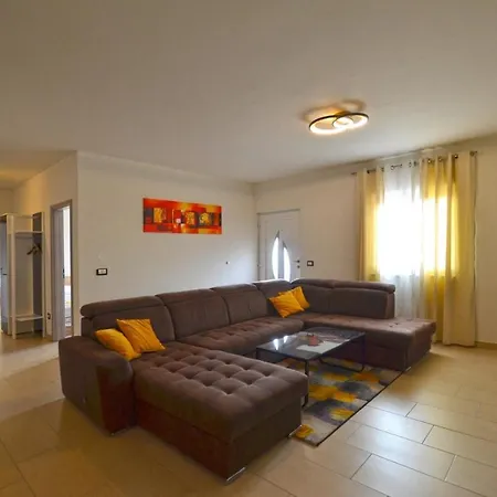 Emilio Apartment