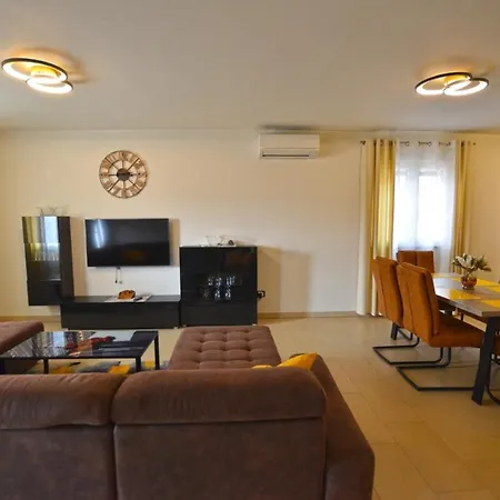 Emilio Apartment